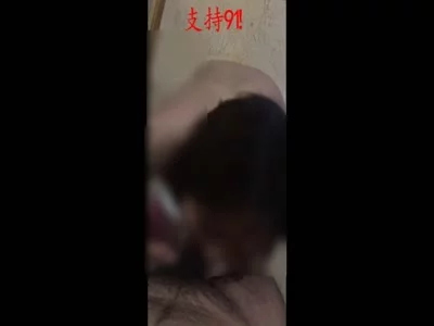 老婆口活技巧真不错裹的滋滋响还给口爆爽玩戴上雨衣主动骑上来接着操