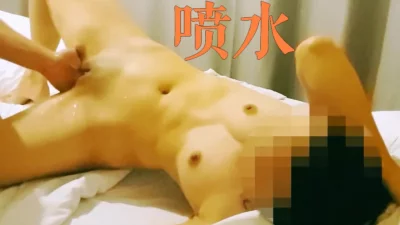 肉感巨乳骚御姐浴室洗澡吃屌穿上开档牛仔裤后入大肥臀奶子直晃特写视角进出抽插