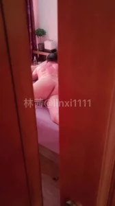 绝对极品大三妹子漂亮又很骚尤物连体网袜一脸淫荡今天逼逼好痒吸着屌很享受爆操美臀