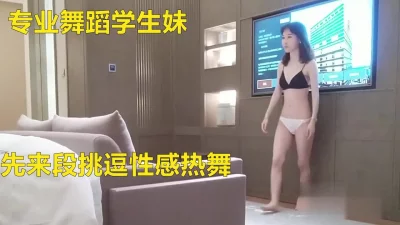 清纯大奶小女友吃鸡这脸蛋这表情看看都享受不要被了