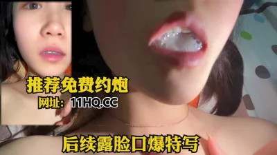 科技楼蹲守长发红唇美少妇鲜嫩肥美的小穴粉红的肉唇