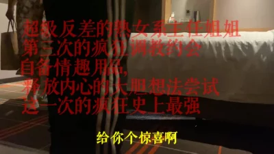 野战跟朋友出来爬山郊游烧烤吃饱喝足兴致来了跟妹子找个岩洞吃鸡啪啪好刺激屁屁大鲍鱼嫩淫水多