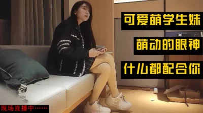 小青年组队在酒吧叫个出台美女小姐到网吧包厢内玩3p妹子非常骚很配合暴力深喉干呕放到电脑桌上肏口爆淫荡对白mp4