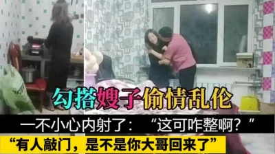 黑絲露臉輕熟女風騷人妻被幾個大哥在床上風騷蹂躪揉奶玩逼瘋狂草嘴又幹逼對著臉擼大雞巴淫聲蕩語不斷