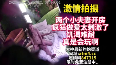 STP20907牛仔短裙妹子沙发上操撩起裙子摸逼翘起屁股后入抬起双腿抽插猛操