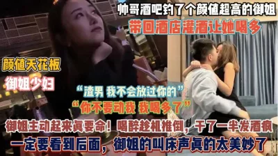 剧情演绎网红美女家里冰箱坏了找维修员上门修理主动勾引赖赖唧唧很饥渴求在厨房操她抱起来干呻吟给力对白淫荡