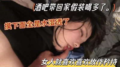 风骚学妹露脸跟小哥在宿舍内激情啪啪69交大鸡巴深喉就是喜欢上位插的好深浪叫不断让小哥玩着奶子草