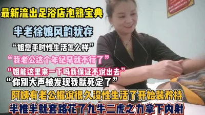 单位聚餐送喝多了的美女同事回酒店半推半就的上了她完美露脸